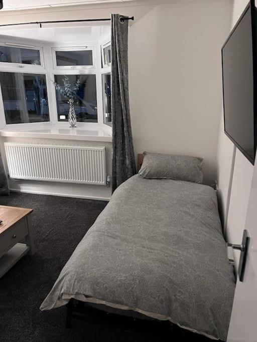 Semi-Detached Chalet - Uddingston, Glasgow Ngoại thất bức ảnh