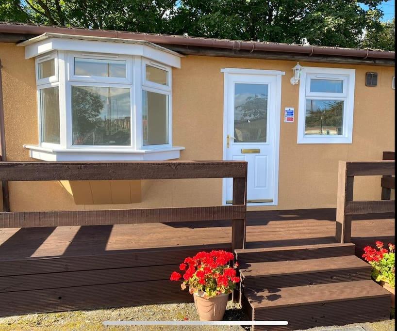 Semi-Detached Chalet - Uddingston, Glasgow Ngoại thất bức ảnh