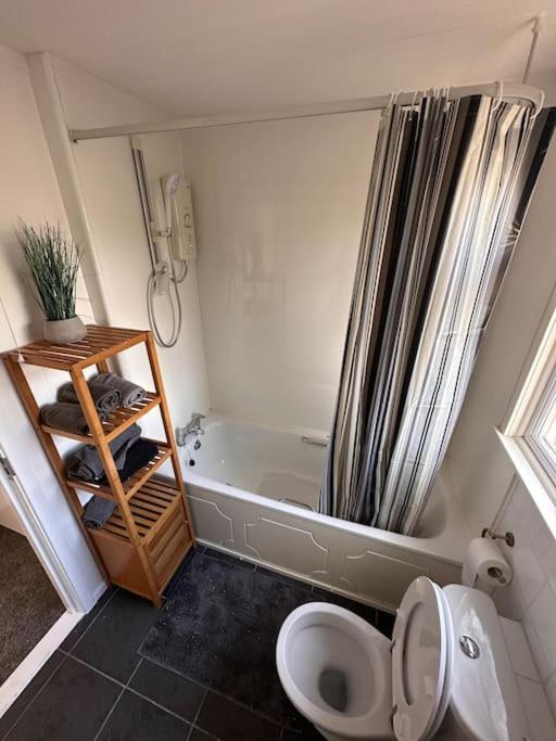 Semi-Detached Chalet - Uddingston, Glasgow Ngoại thất bức ảnh