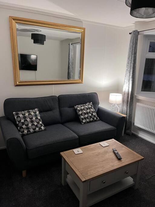 Semi-Detached Chalet - Uddingston, Glasgow Ngoại thất bức ảnh