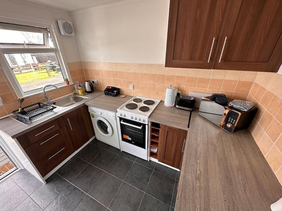Semi-Detached Chalet - Uddingston, Glasgow Ngoại thất bức ảnh